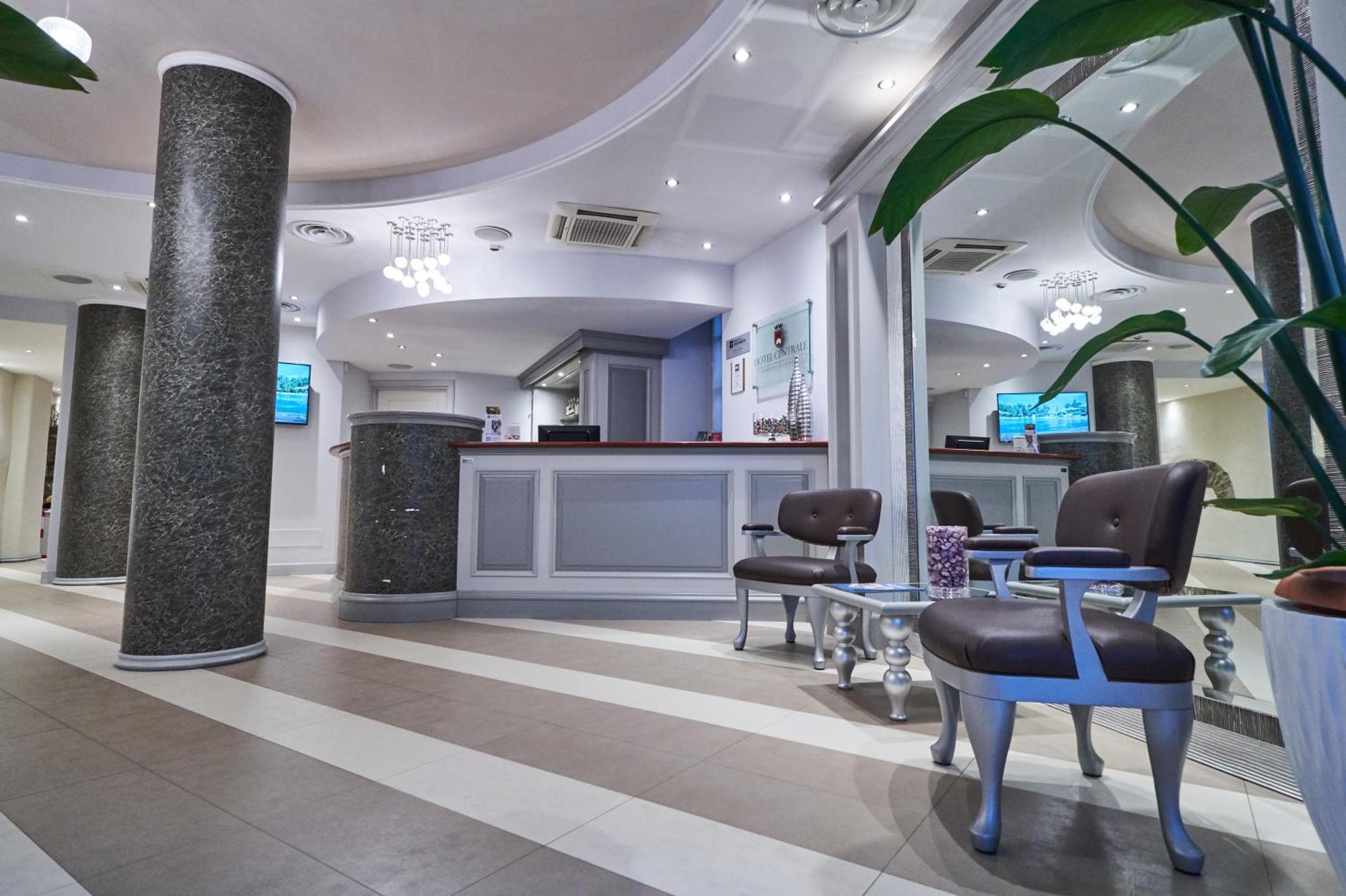 Hotel Centrale Best Western Signature Collection ตีราโน ภายนอก รูปภาพ
