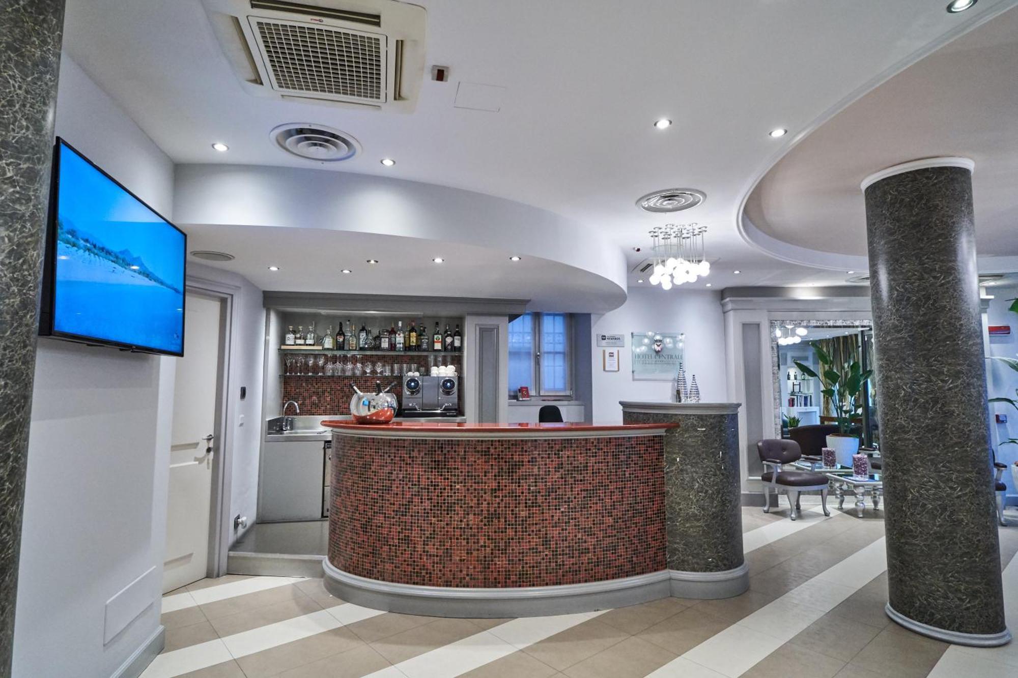 Hotel Centrale Best Western Signature Collection ตีราโน ภายนอก รูปภาพ