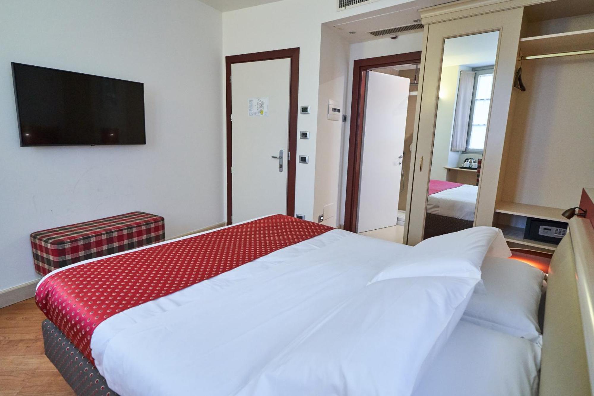 Hotel Centrale Best Western Signature Collection ตีราโน ภายนอก รูปภาพ