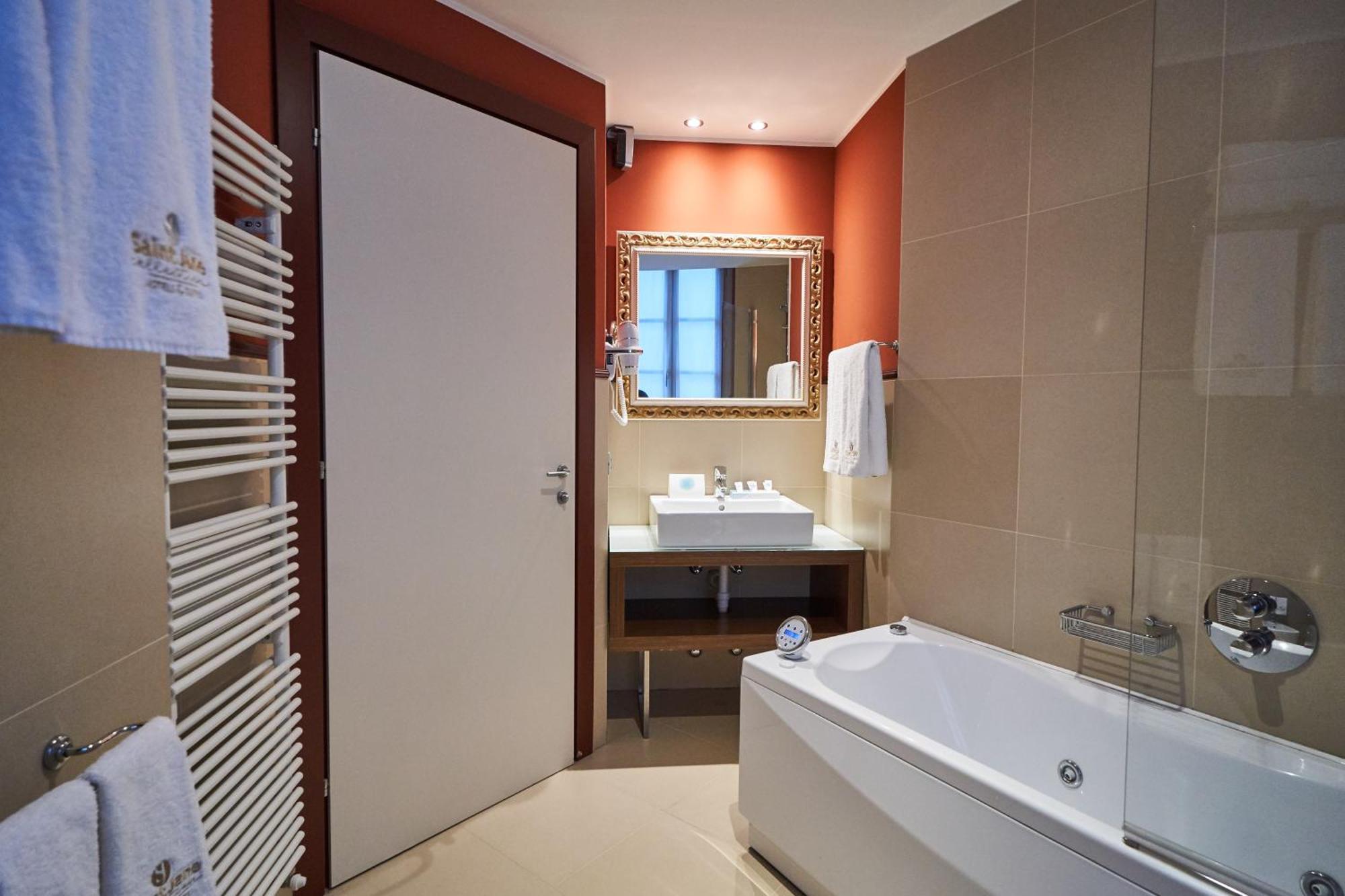 Hotel Centrale Best Western Signature Collection ตีราโน ภายนอก รูปภาพ