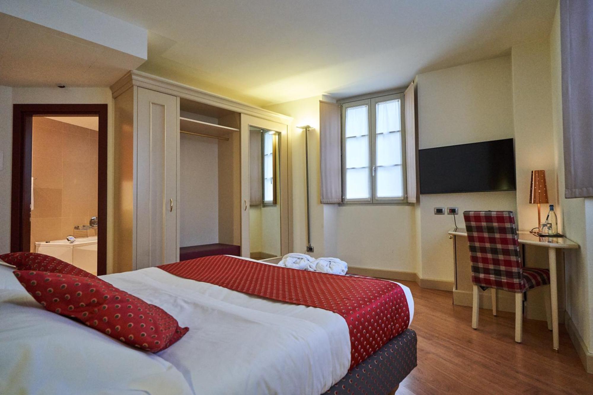 Hotel Centrale Best Western Signature Collection ตีราโน ภายนอก รูปภาพ