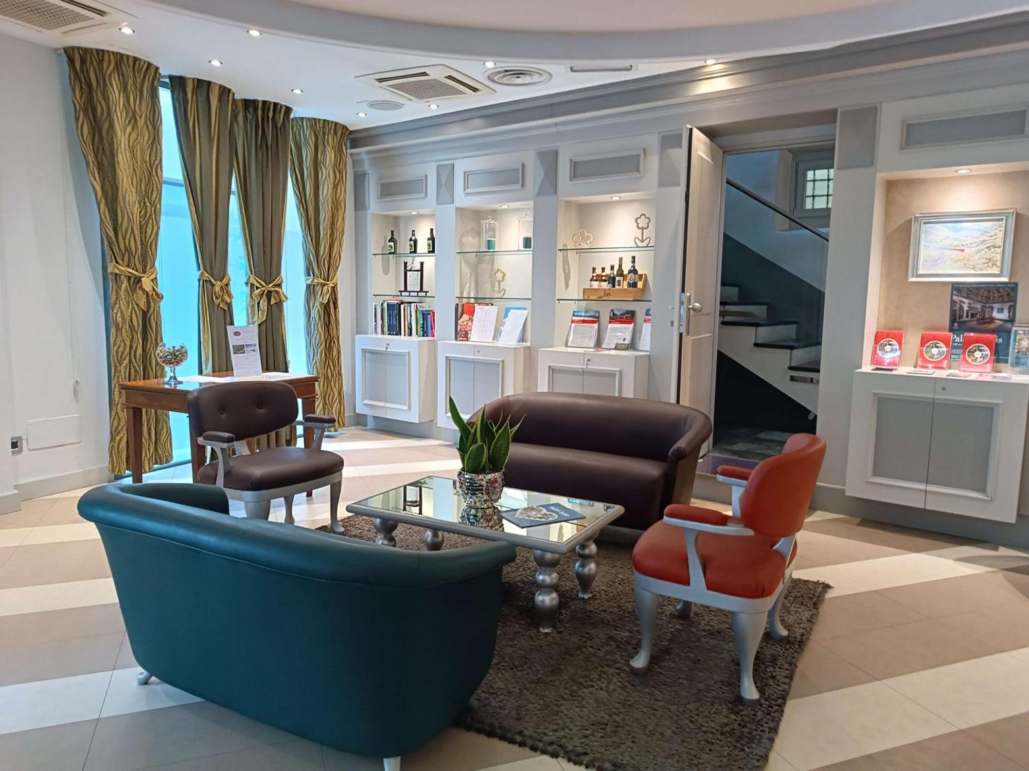 Hotel Centrale Best Western Signature Collection ตีราโน ภายนอก รูปภาพ